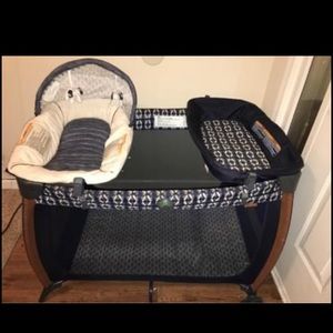 Baby bassinet/ play pin